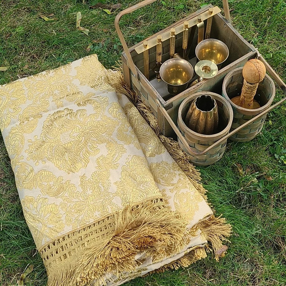 Vintage Gold  Tapestry Bedspread - Picture 5 of 7